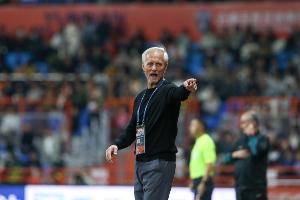 足球报：处子赛季锁定中超前八，玉昆主帅安德森感谢云南球迷